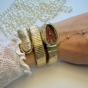 Elegant Gold Women's Watch and Bracelet Set